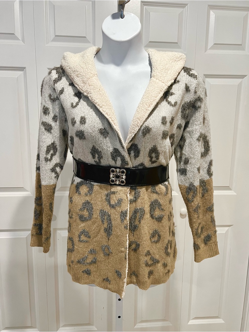 1 Maurice’s Cozy Leopard Print Hooded Cardigan Jacket in Cream and Tan XL